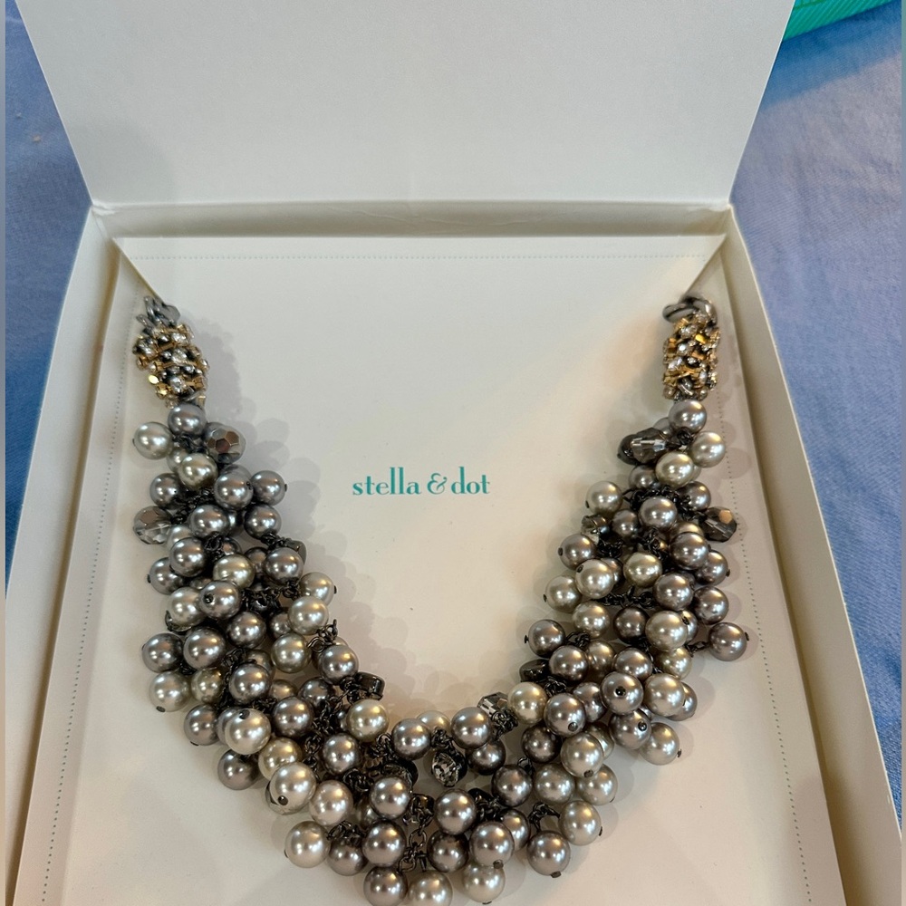 Stella & Dot isadora pearl bib necklace gray & pave - Picture 2 of 13